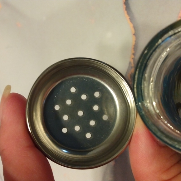 Salt and pepper shakers - Picture 5 of 6